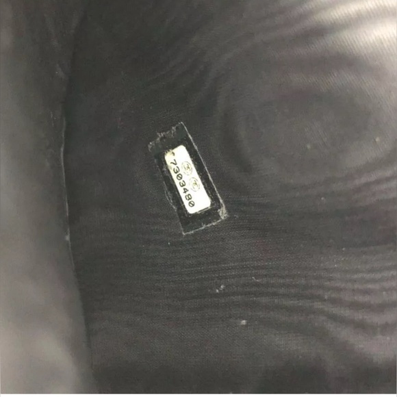 CHANEL Chocolate Bar Logo Leather Trifold
Wallet - Picture 10 of 10